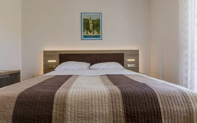Apartments Theo