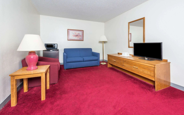 Super 8 by Wyndham Front Royal Near Shenandoah National Park