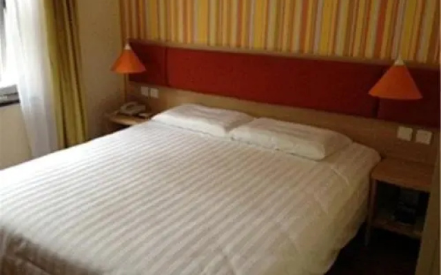 Отель Home Inn Beijing Guozhan Zuojiazhuang Xiangheyuan