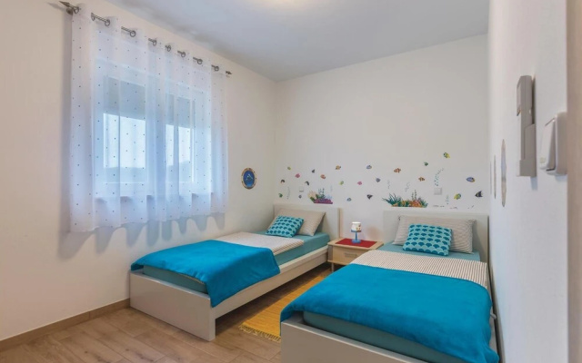 Nice Home in Liznjan With Wifi and 3 Bedrooms