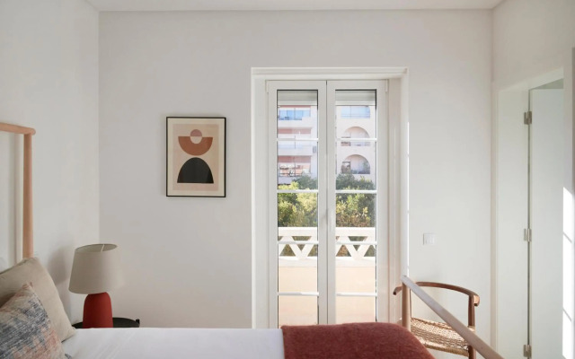 Deluxe Apt at Amazing Prime Location, By TimeCooler