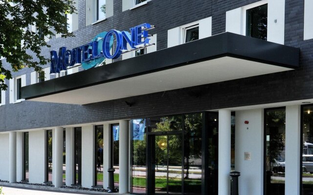 Отель Motel One Hamburg Airport Германия, Гамбург - 1 отзыв об отеле, цены и фото номеров - забронировать отель Motel One Hamburg Airport онлайн вид на фасад