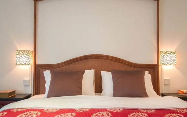 Balik Pulau BookLodge B&B