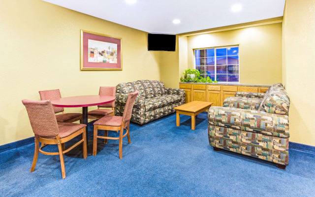 Spark by Hilton Parker Denver SE