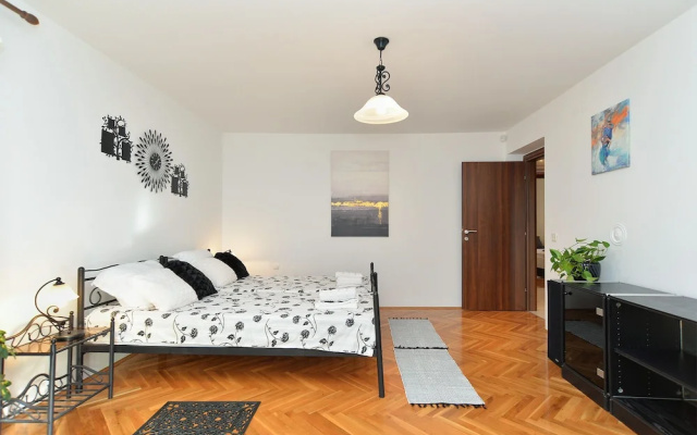 Apartment 1986