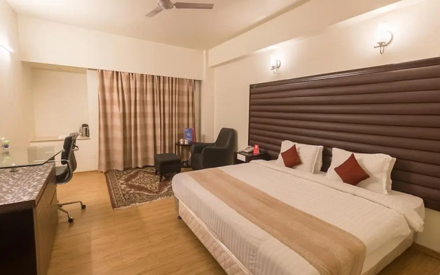 OYO 8450 Hotel Grand Starline