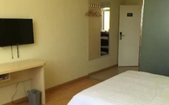 7 Days Inn Hami Baofeng Market