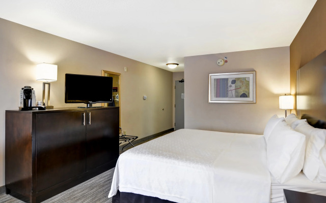Holiday Inn Express & Suites New Berlin by IHG
