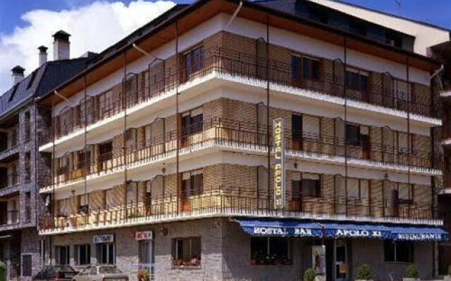 Отель Hostal Apolo XI вид на фасад