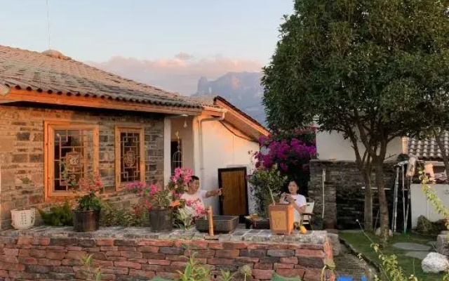 Zhangjiajie Donglishanju inn