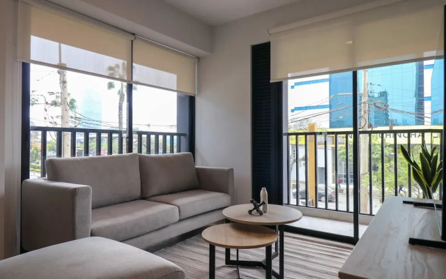 w Graceful 1BR w/ Perfect Balcony in Miraflores
