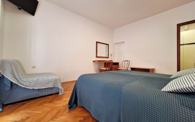 Apartment and Rooms Katunar