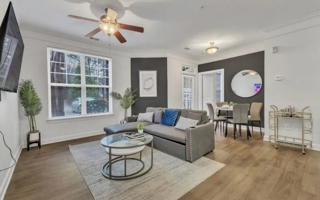 Upscale 1BR Suite to Downtown Raleigh