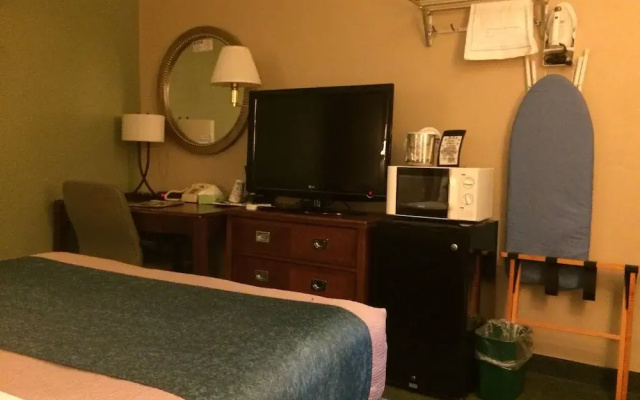 East Hills Inn And Suites