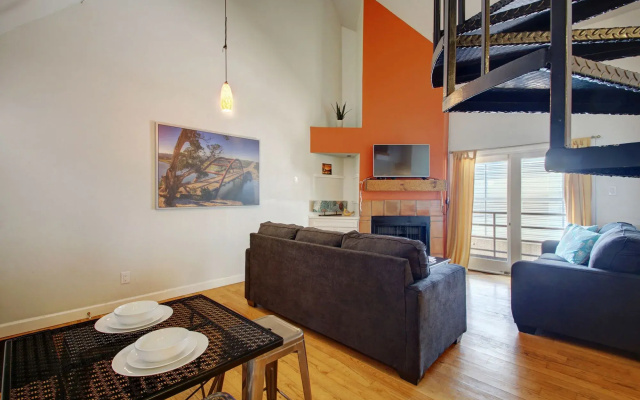 4 Bedroom Penthouse Suite by AustinStays