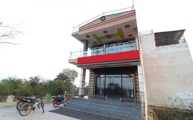 Tr Hotel By OYO Rooms