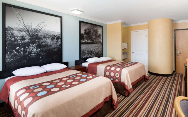 Super 8 by Wyndham Midland