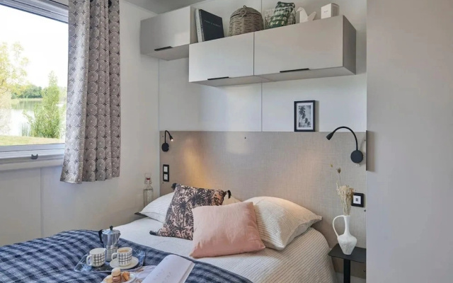 Charming Caravan With Terrace for 6