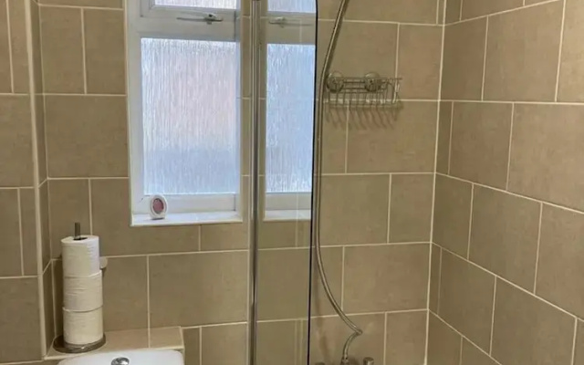 2-bed, Sleeps 4, Free Parking, Pets Allowed