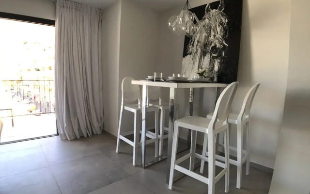 Contemporary 1 Bedroom Apt Puerto Banus