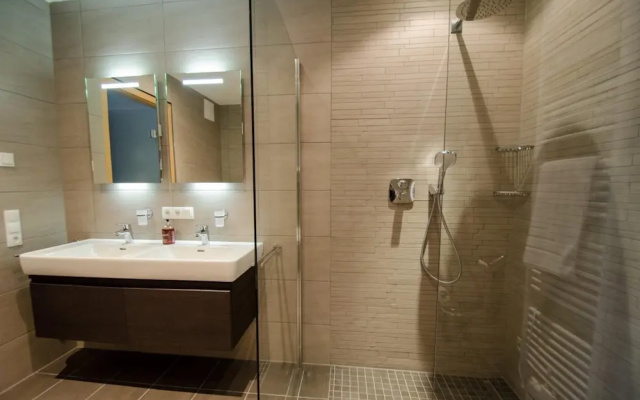 Superb Alpine Lodges Zell am See 6-8pax