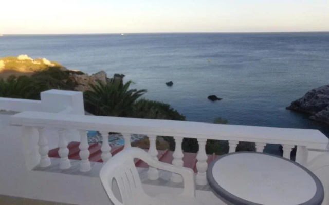 Castelia Bay Hotel