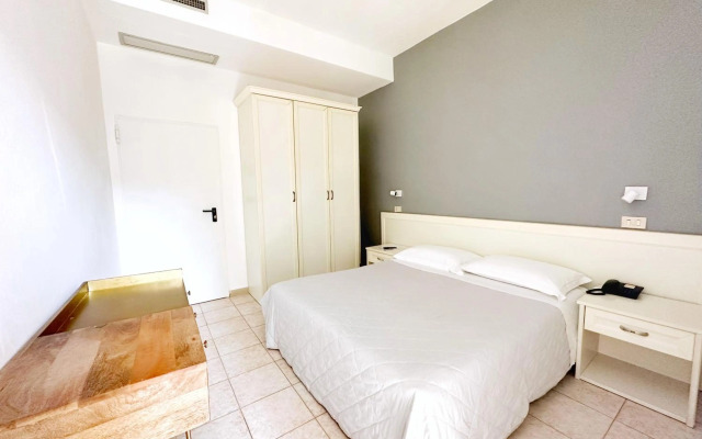 Aura Living Hotel