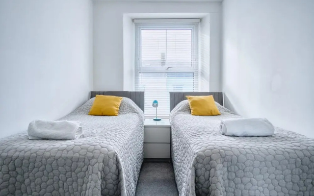Bay View - 2 Bedroom Apartment - Tenby