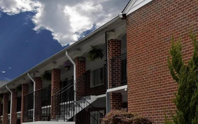 Ramada Inn And Suites