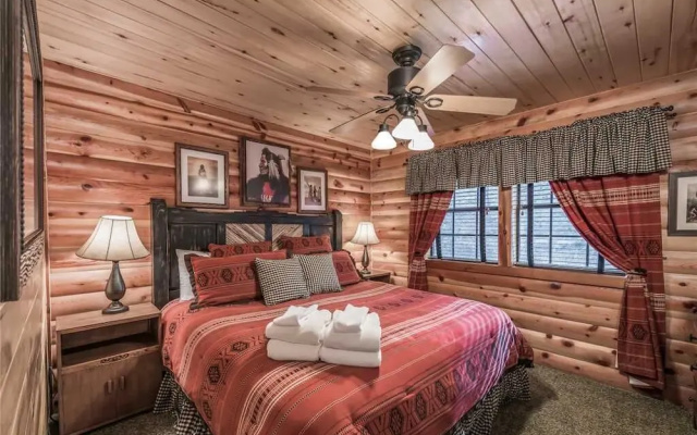 Buffalo Lodge - Seven Bedroom Cabin with Hot Tub