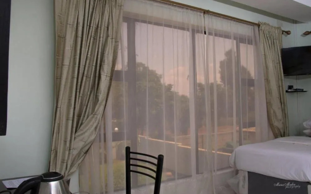 The Whitehouse Lodge