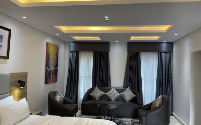 Ringruby Hotel Oladipo Bateye