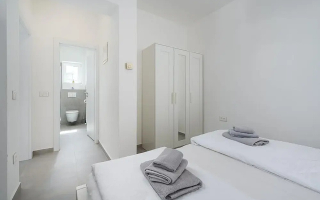 Attractive Apartment With Garden