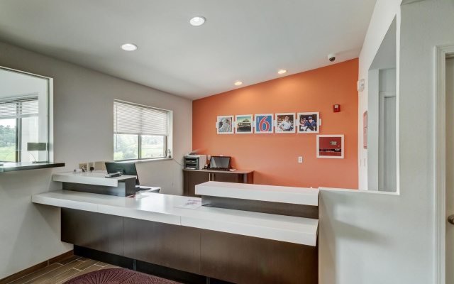 Motel 6 Berea, KY