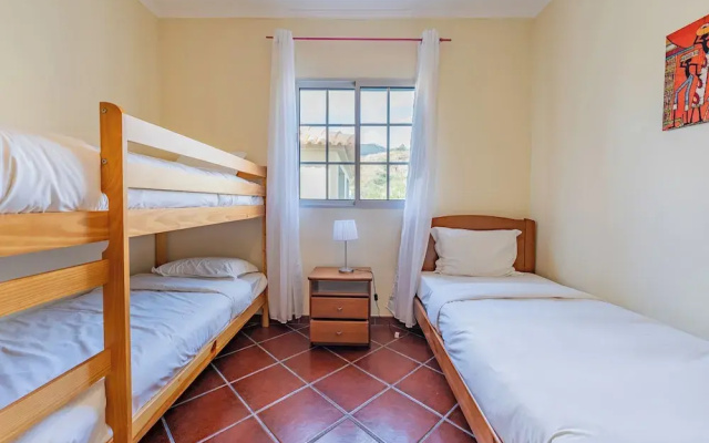Simões Apartment by HR Madeira