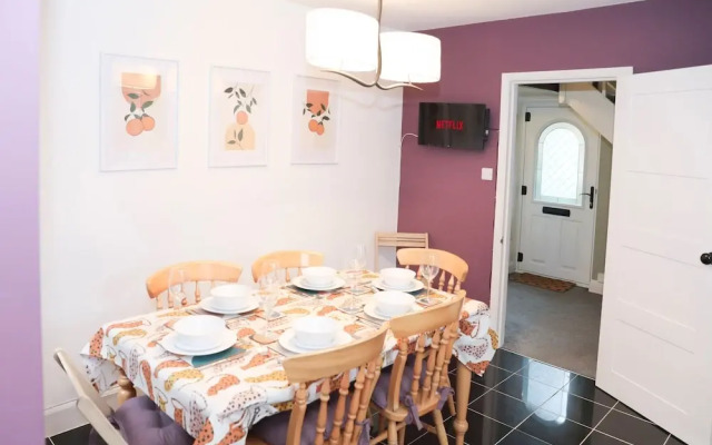 Hassocks Hideaway With Parking Garden