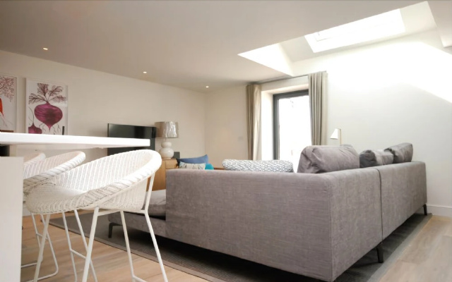 4 The Salterns, Chichester 402385