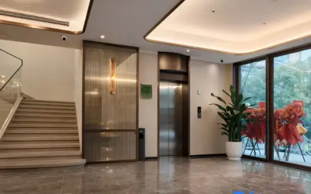 Yazhen Hotel (Nanchang Tengwang Pavilion Wanshou Palace)