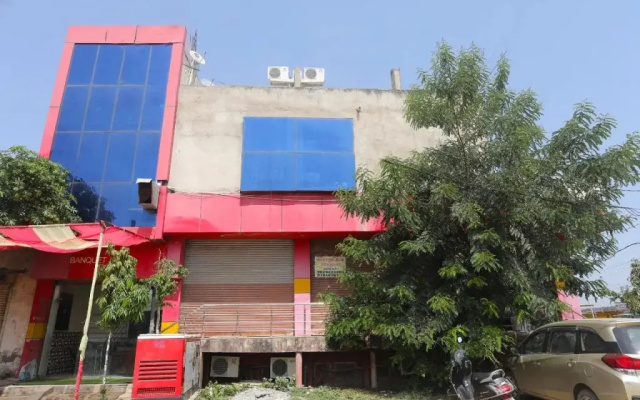 Oyo 17357 Hotel Royal Touch