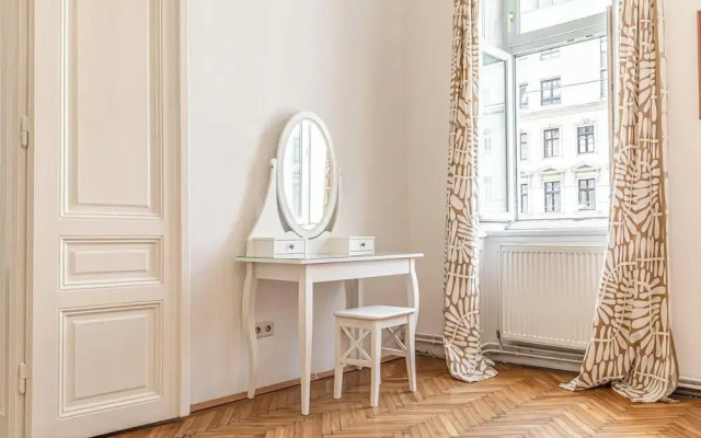 Modern Stay in the Heart of the City