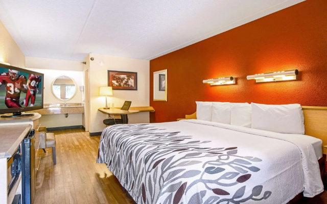 Red Roof Inn Akron