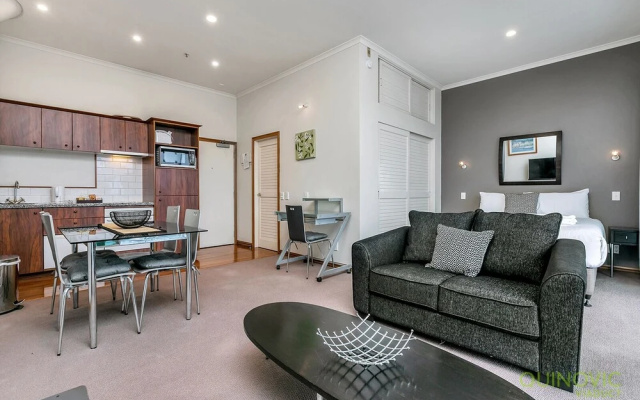 QV Lovely Princes Wharf Studio - 974