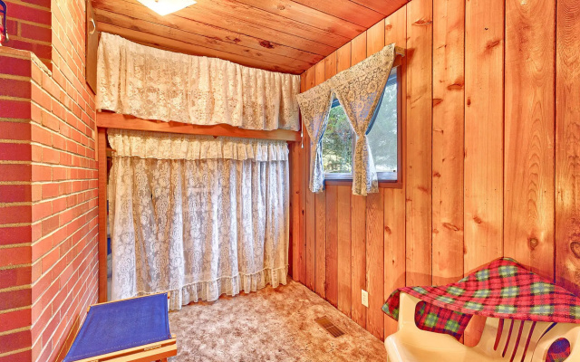 Crews Quarters in Westport