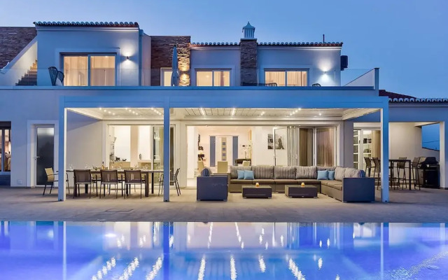 Goldeneye Luxury 6 Bedroom Villa With Infinity P