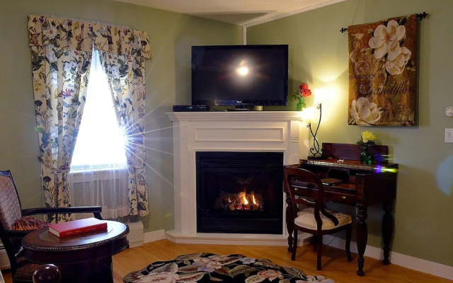 1862 Seasons on Main B&B