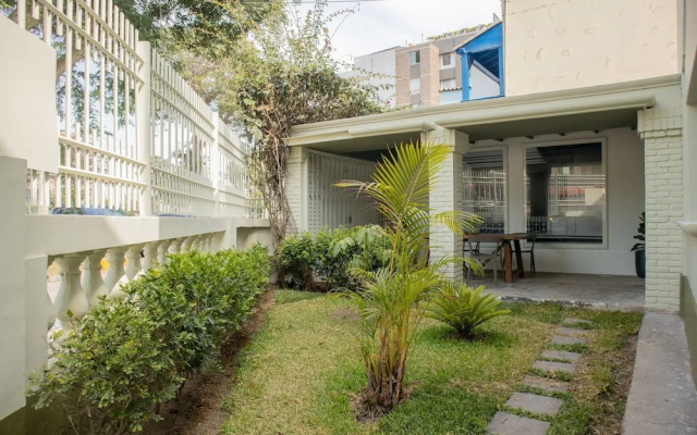 w Impressive 5BR w Terrace in Miraflores
