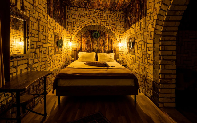 Elite Cave Suites