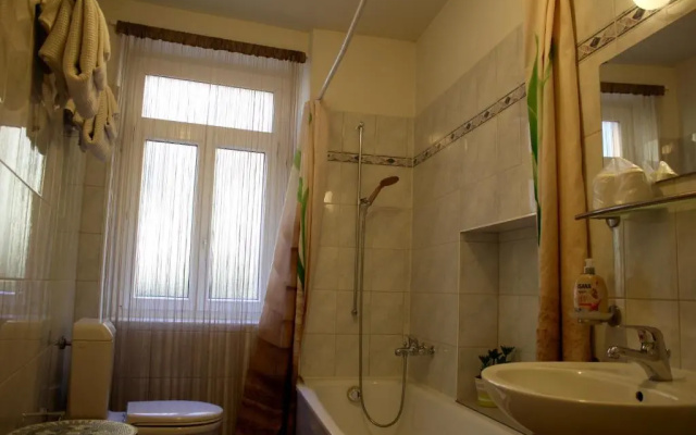 1912 - Apartment - old town