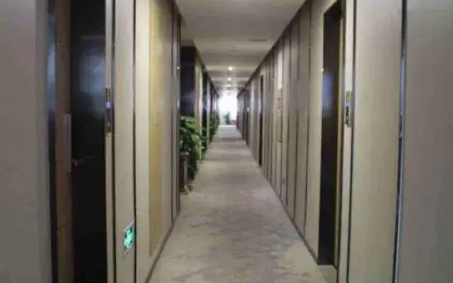 Super 8 Hotel (Dazhou Quxian Fortune Center)