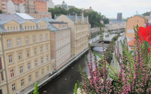 Отель Madonna Apartments Чехия, Карловы Вары - отзывы, цены и фото номеров - забронировать отель Madonna Apartments онлайн вид на фасад